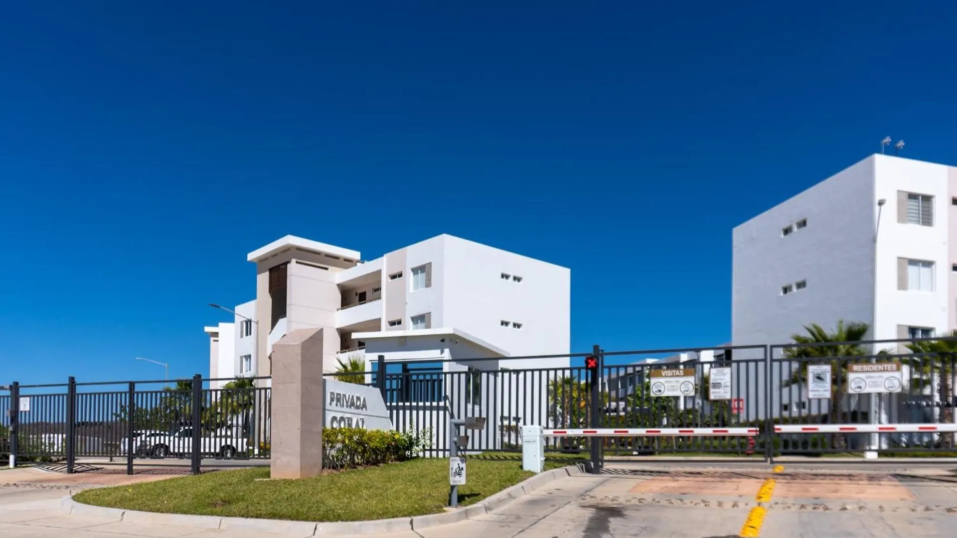 Cozy 4 Person Apartment, Pool & Beach Nearby! - Almarena 7- 402 Mazatlan Apartment