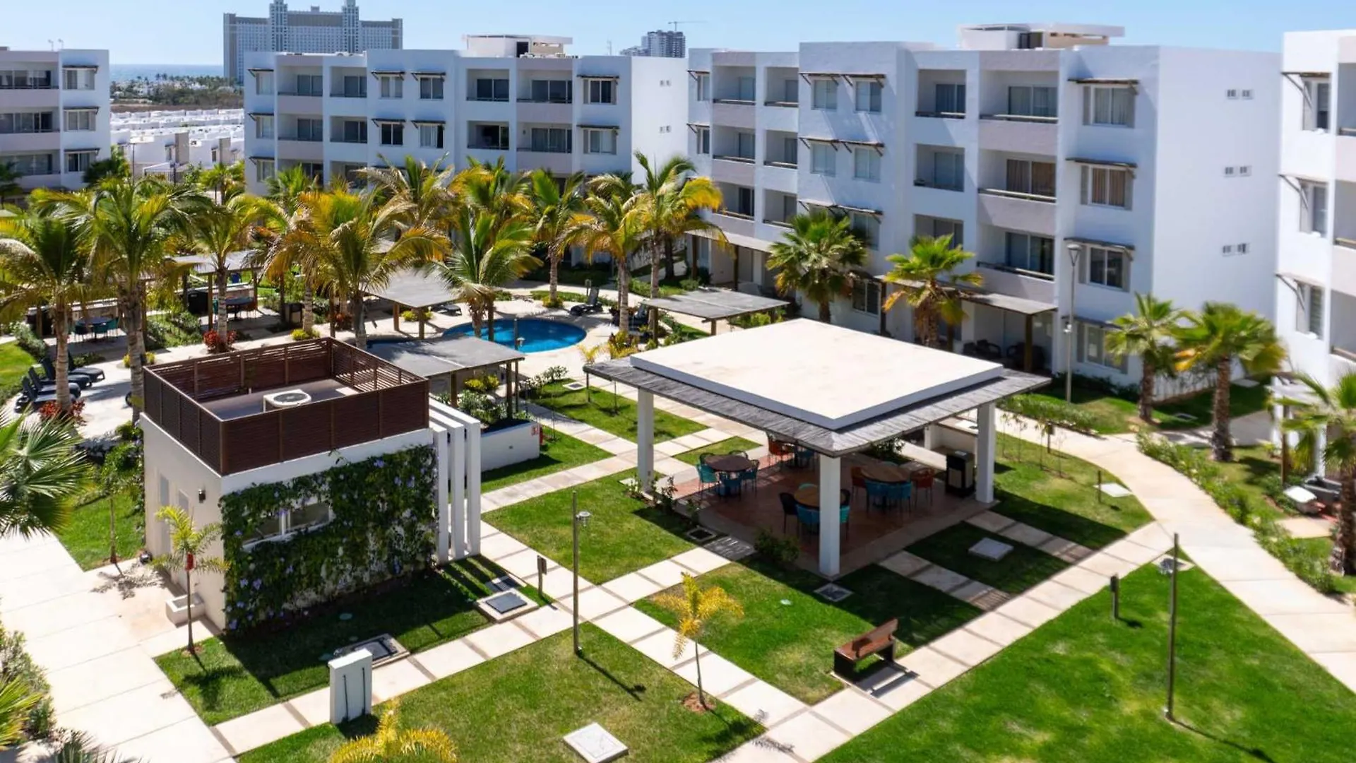 Cozy 4 Person Apartment, Pool & Beach Nearby! - Almarena 7- 402 Mazatlan
